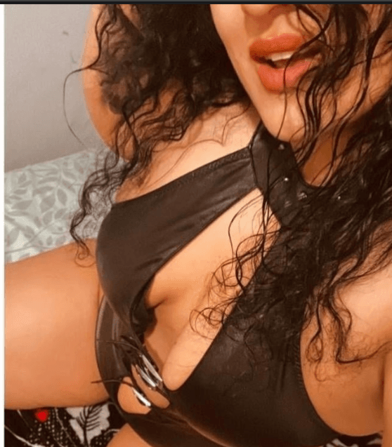 CURVY BUSTY